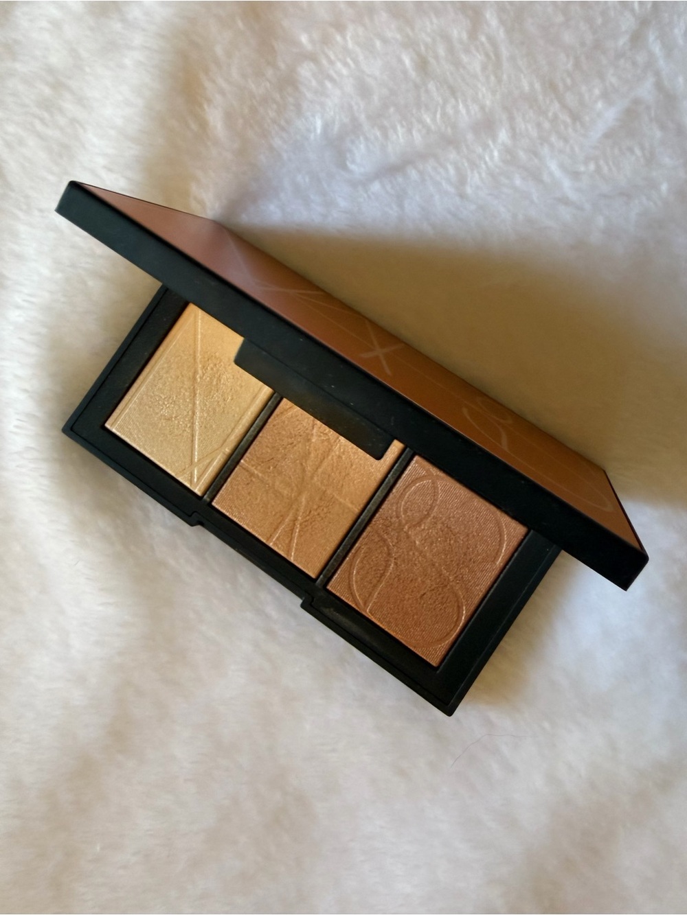Limited Edition- NARS Banc De Sable highlighter palette trio